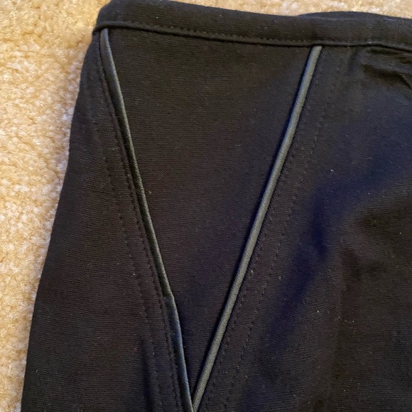 🍁Chico’s “So Slimming” Black Knit Skirt, Size 3 (16) - Picture 2 of 7